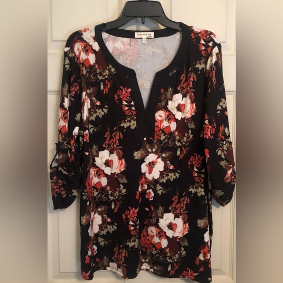 Faith and Joy Black Floral Print Top 1X. - Picture 6 of 6